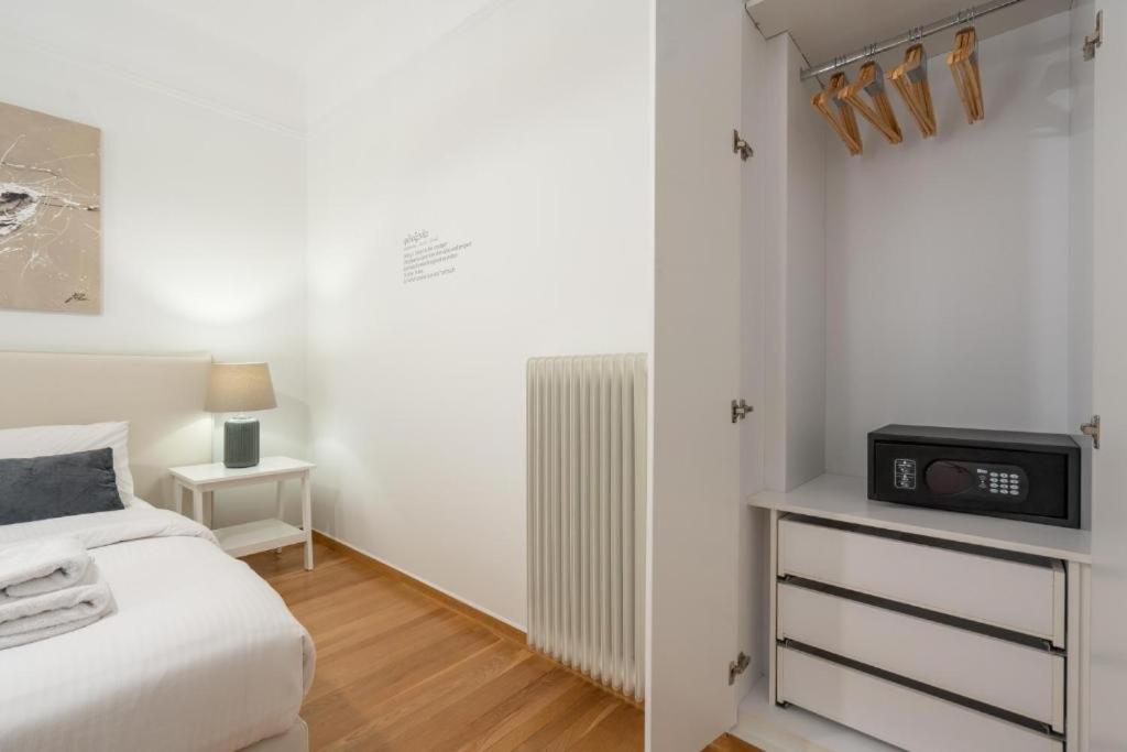 Vibrant Urban Getaway: Modern 1-Bedroom Near Bars, Parks, And Metro Афіни Екстер'єр фото